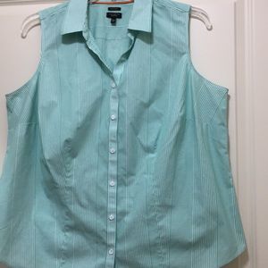 Beautiful women blouse, size 18wp, color is green and white